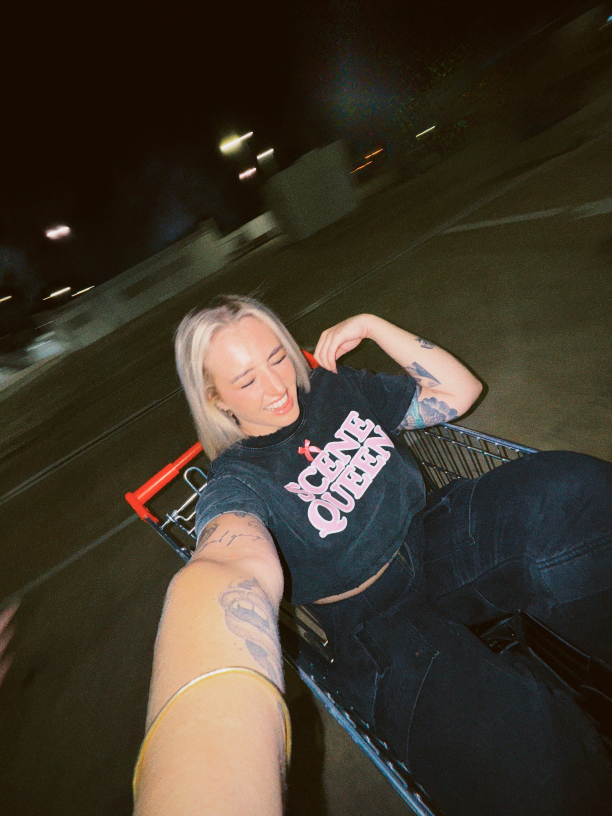 SCENE QUEEN CROP TEE